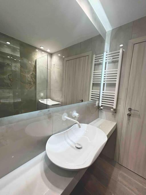 95sqm 7min Center 2bedroom Gas Heating Marble Wc 2 Smarttv *