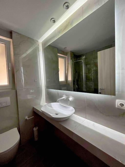 95sqm 7min Center 2bedroom Gas Heating Marble Wc 2 Smarttv Thessaloniki