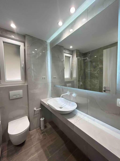 95sqm 7min Center 2bedroom Gas Heating Marble Wc 2 Smarttv *